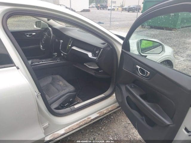 2019 VOLVO S60 T6 5