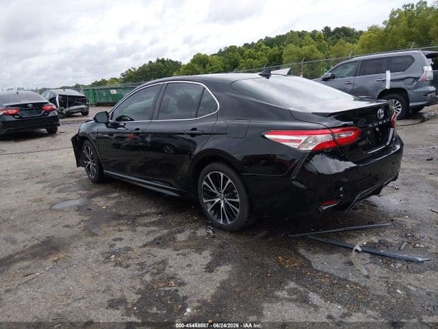 2020 TOYOTA CAMRY SE 3