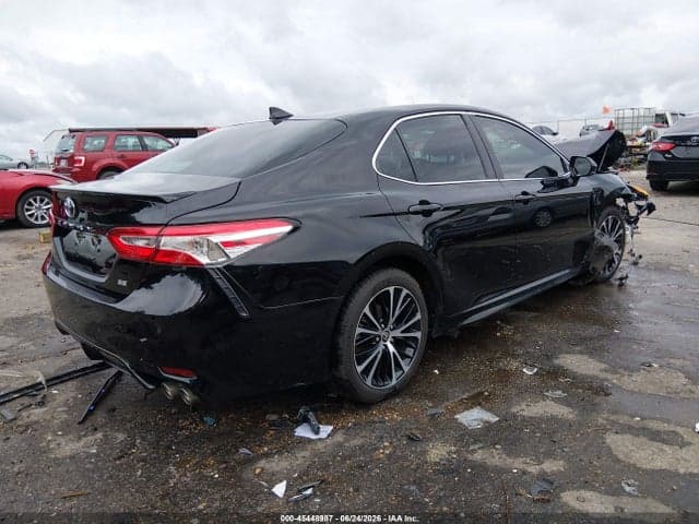 2020 TOYOTA CAMRY SE 4