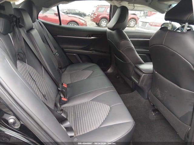 2020 TOYOTA CAMRY SE 8
