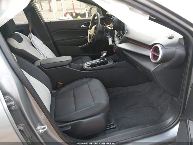 2025 CHEVROLET TRAX FWD 1RS 5