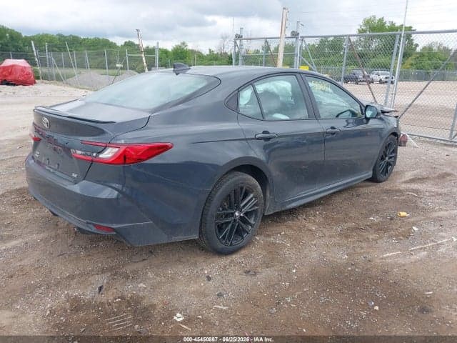 2025 TOYOTA CAMRY SE 4