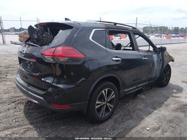 2017 NISSAN ROGUE SL 4