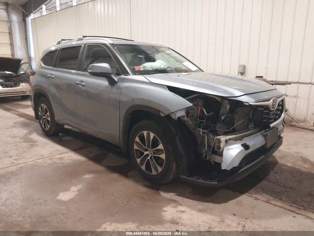 2024 TOYOTA HIGHLANDER XLE 1