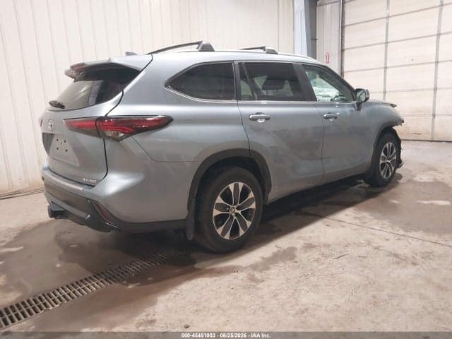 2024 TOYOTA HIGHLANDER XLE 4