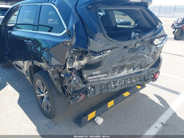2018 TOYOTA HIGHLANDER LE 17