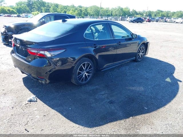 2021 TOYOTA CAMRY SE 4