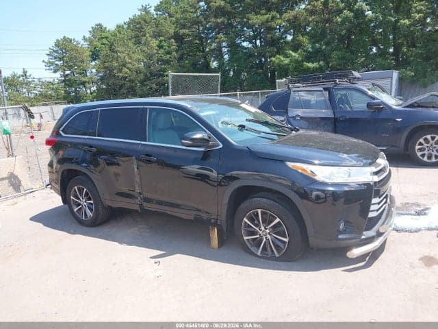 2017 TOYOTA HIGHLANDER XLE 13