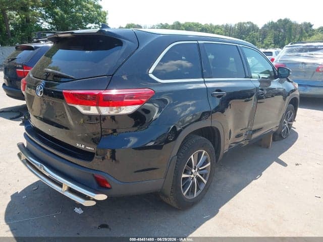 2017 TOYOTA HIGHLANDER XLE 4