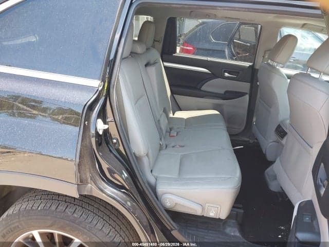 2017 TOYOTA HIGHLANDER XLE 8