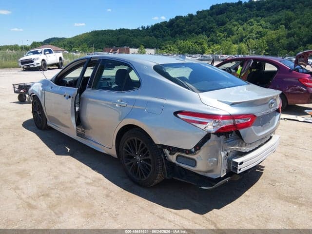 2020 TOYOTA CAMRY SE 3