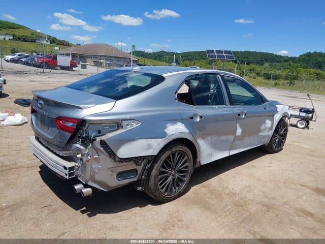 2020 TOYOTA CAMRY SE 4