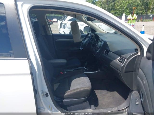 2017 MITSUBISHI OUTLANDER ES 5