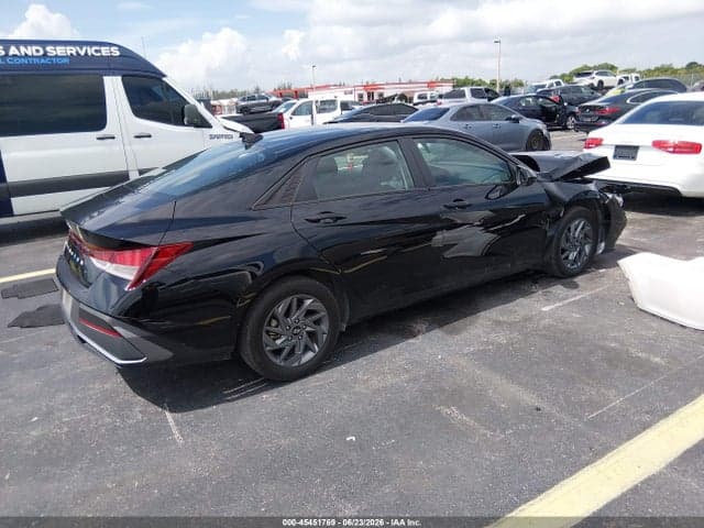 2024 HYUNDAI ELANTRA SEL 4