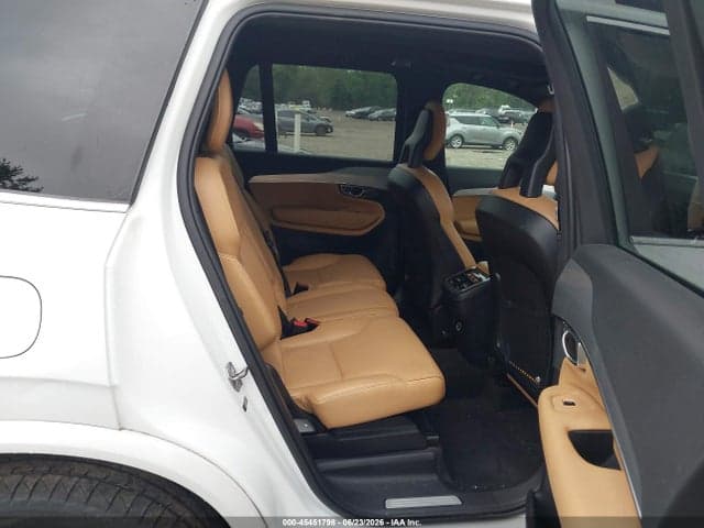 2017 VOLVO XC90 T6 8