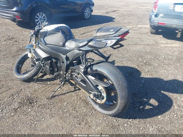 2024 SUZUKI GSX-R750 3