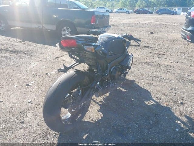 2024 SUZUKI GSX-R750 4