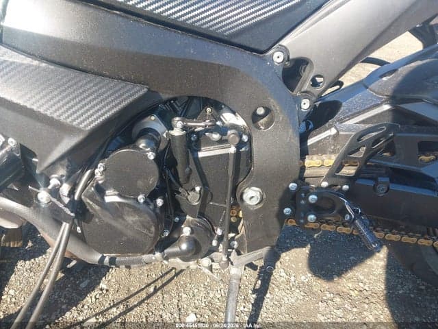 2024 SUZUKI GSX-R750 9