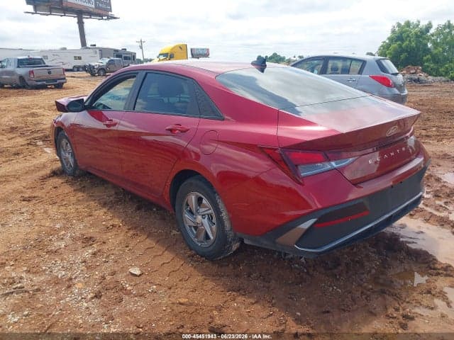 2025 HYUNDAI ELANTRA SE 3