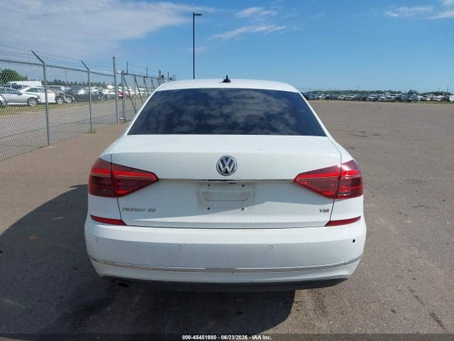 2018 VOLKSWAGEN PASSAT 2.0T SE 16