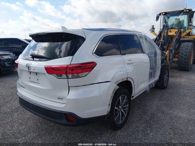 2019 TOYOTA HIGHLANDER XLE 4