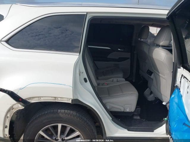 2019 TOYOTA HIGHLANDER XLE 8