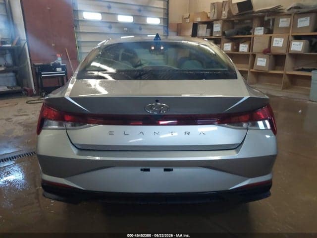 2021 HYUNDAI ELANTRA SE 21