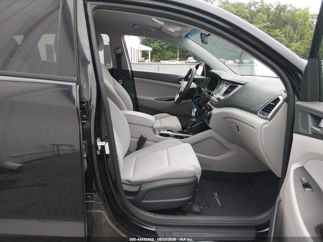 2018 HYUNDAI TUCSON SE 5