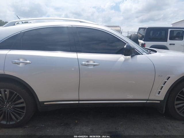 2017 INFINITI QX70 13