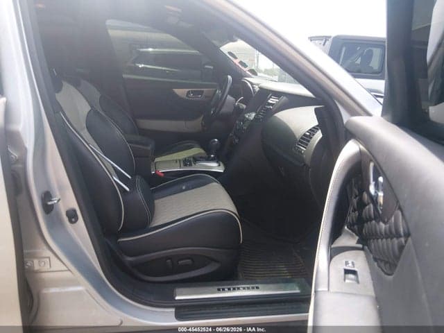 2017 INFINITI QX70 5