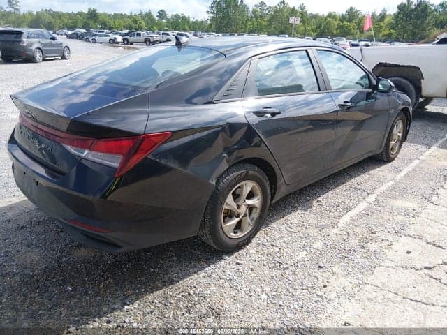2023 HYUNDAI ELANTRA SE 4