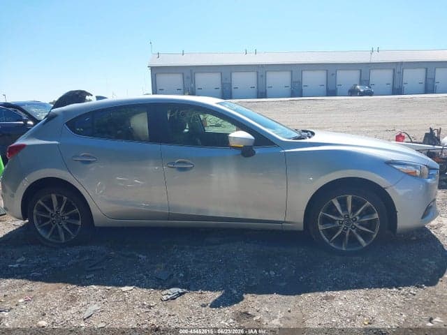 2018 MAZDA MAZDA3 TOURING 12