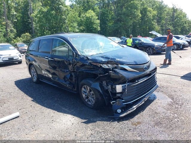 2022 TOYOTA SIENNA XLE - 1