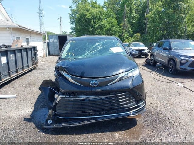 2022 TOYOTA SIENNA XLE 11