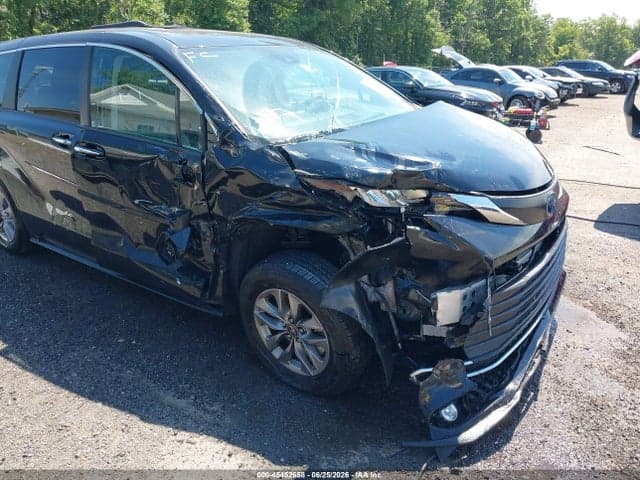 2022 TOYOTA SIENNA XLE 6