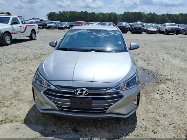 2020 HYUNDAI ELANTRA SE 12