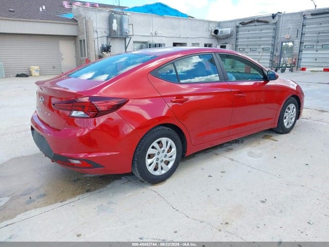 2019 HYUNDAI ELANTRA SE 4