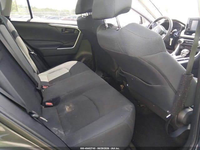2019 TOYOTA RAV4 LE 8