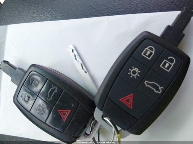 2011 VOLVO C70 T5 11