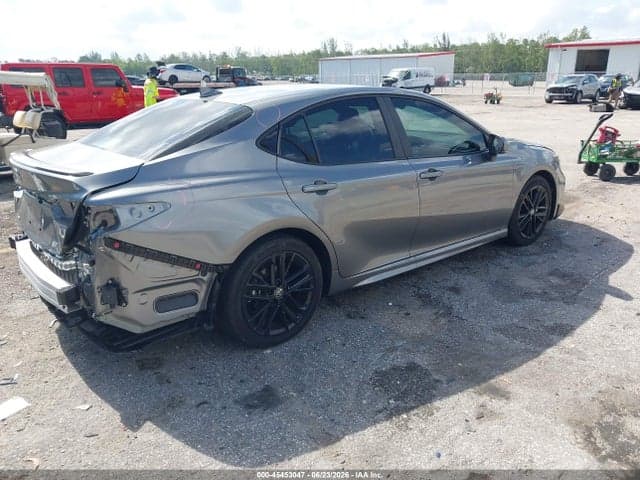 2025 TOYOTA CAMRY SE 4