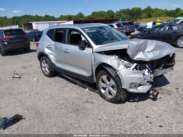 2019 VOLVO XC40 T5