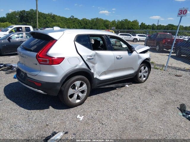 2019 VOLVO XC40 T5 4