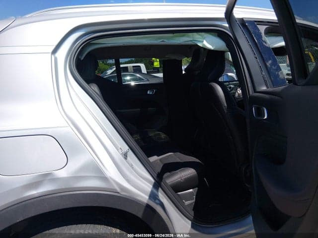 2019 VOLVO XC40 T5 8