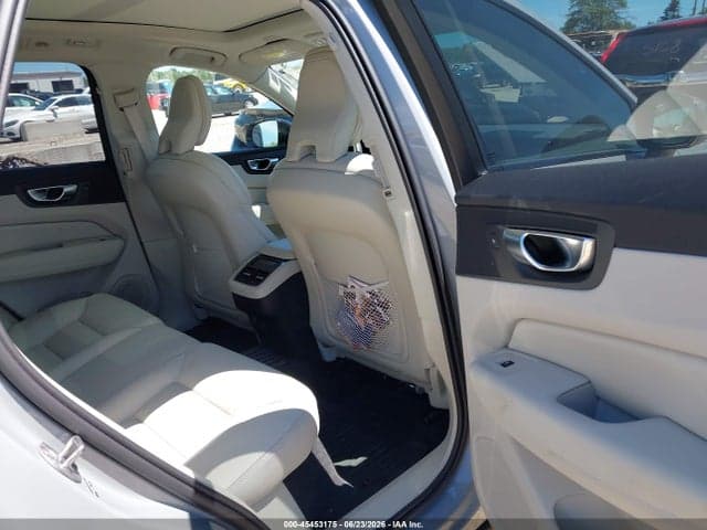 2025 VOLVO XC60 B5 8