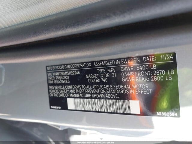 2025 VOLVO XC60 B5 9