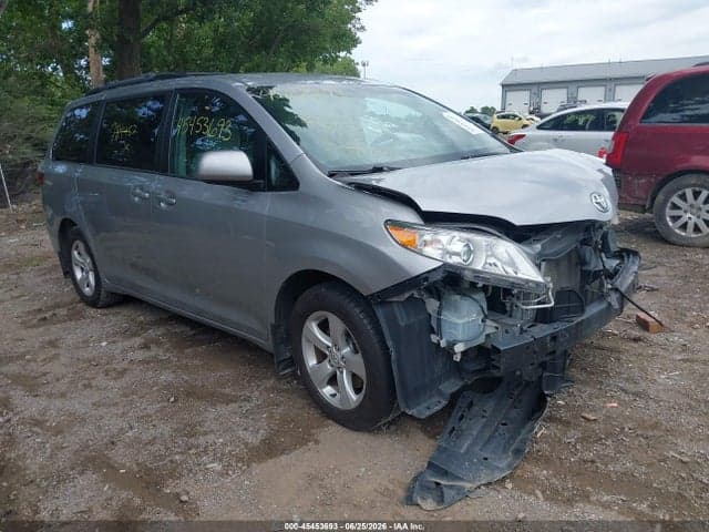 2017 TOYOTA SIENNA LE 8 PASSENGER