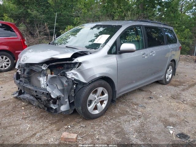 2017 TOYOTA SIENNA LE 8 PASSENGER 2