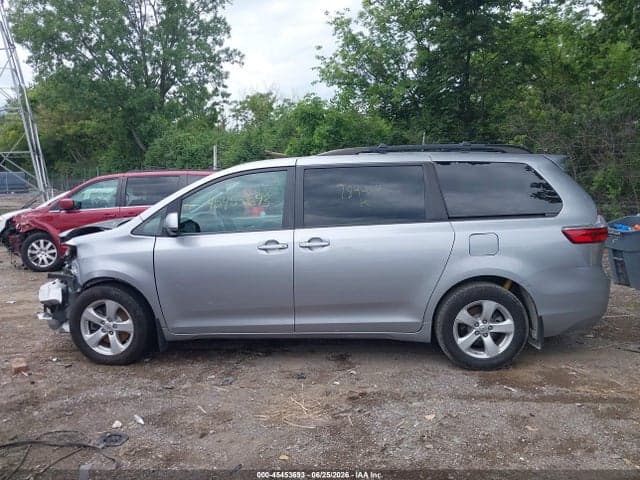 2017 TOYOTA SIENNA LE 8 PASSENGER 14