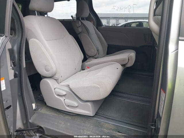2017 TOYOTA SIENNA LE 8 PASSENGER 8