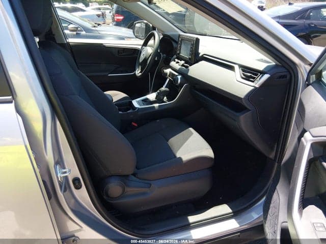 2019 TOYOTA RAV4 LE 5